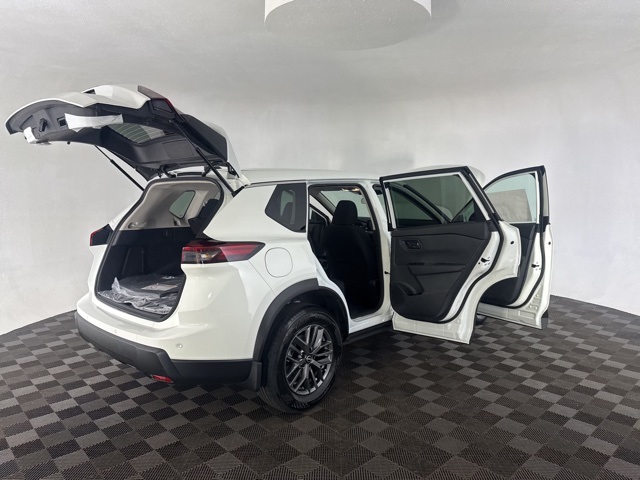 2026 Nissan Rogue S photo 16