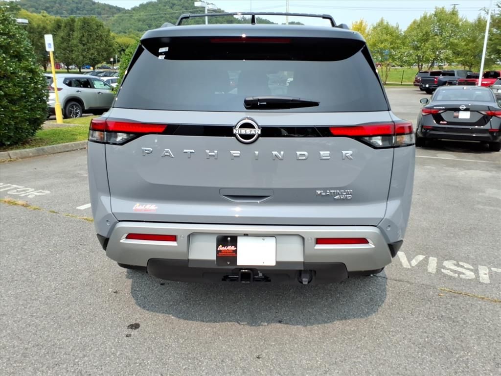 2025 Nissan Pathfinder Platinum photo 3