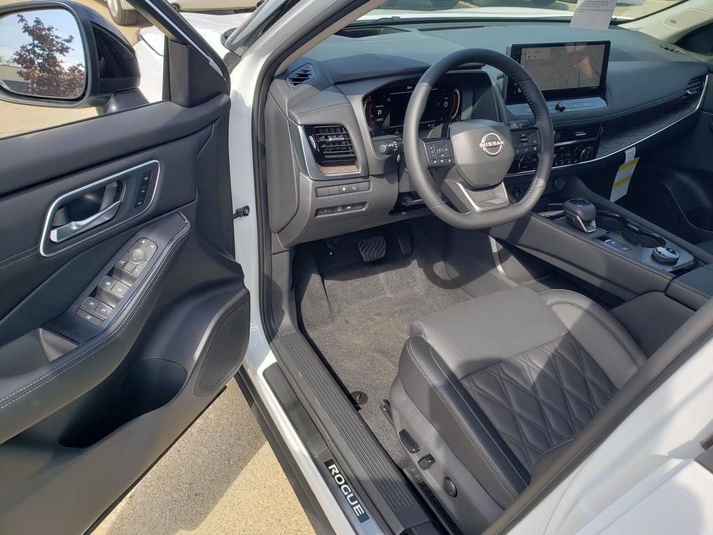 2026 Nissan Rogue Platinum photo 7