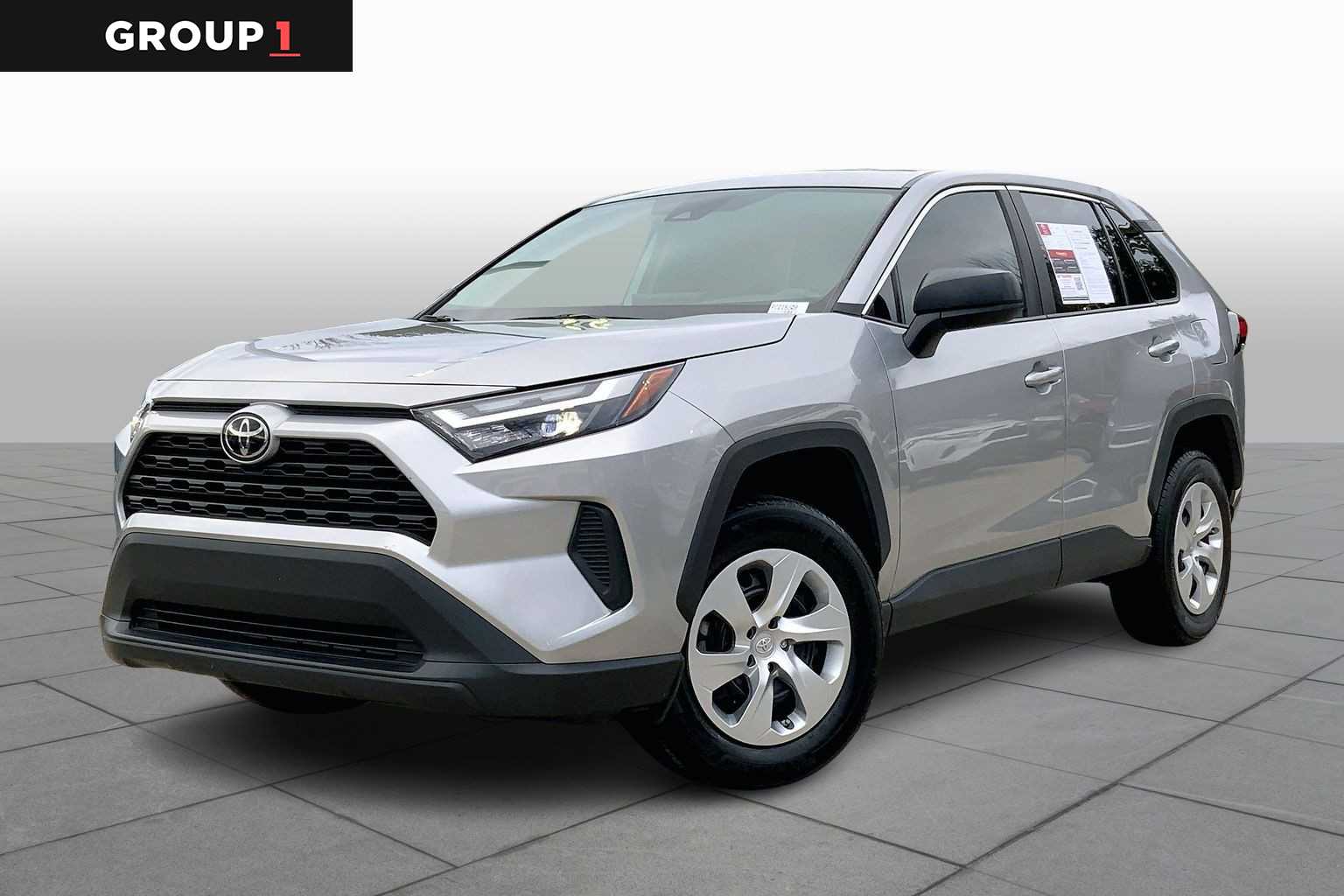 2023 Toyota RAV4 LE's photo