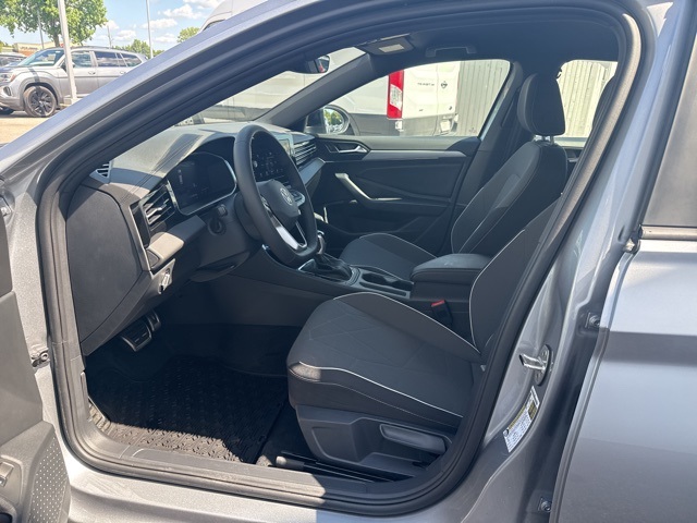 2025 Volkswagen Jetta 1.5T Sport photo 9