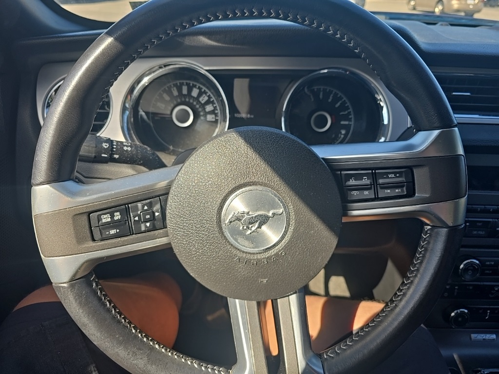 2014 Ford Mustang V6 Premium photo 10