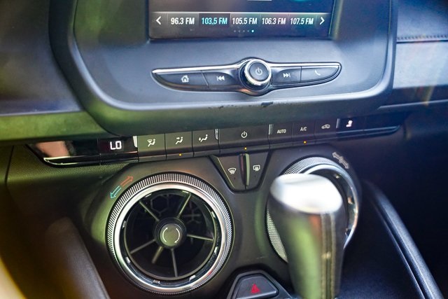 2016 Chevrolet Camaro 1LT photo 17