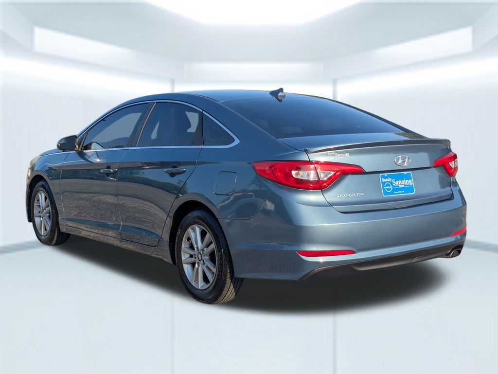 2015 Hyundai Sonata SE photo 2