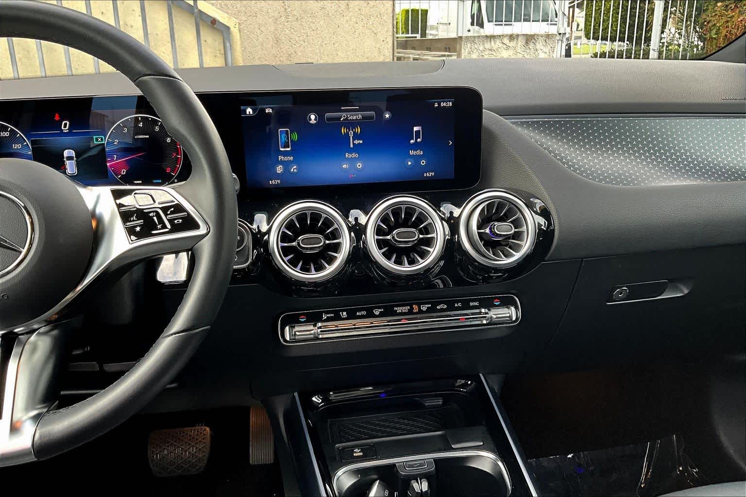 2025 Mercedes Benz GLA 250 photo 2