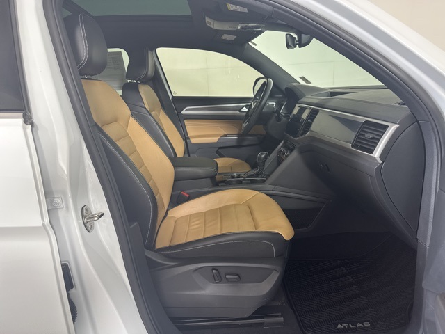 2023 Volkswagen Atlas Cross Sport V6 SEL Premium R-Line photo 3