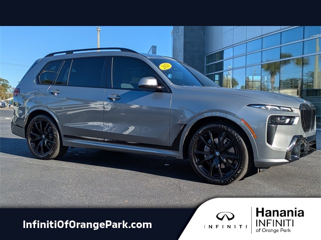 2023 BMW X7 40i's photo
