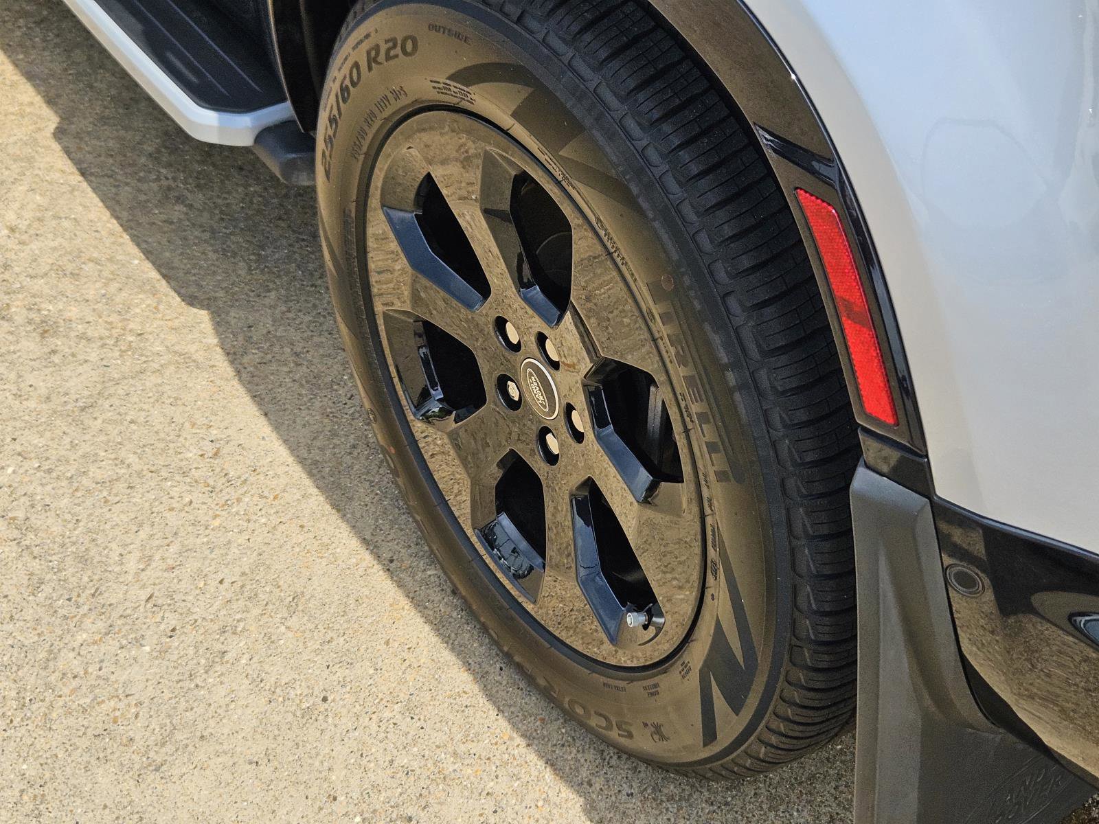 2024 Land Rover Defender X-Dynamic SE photo 11