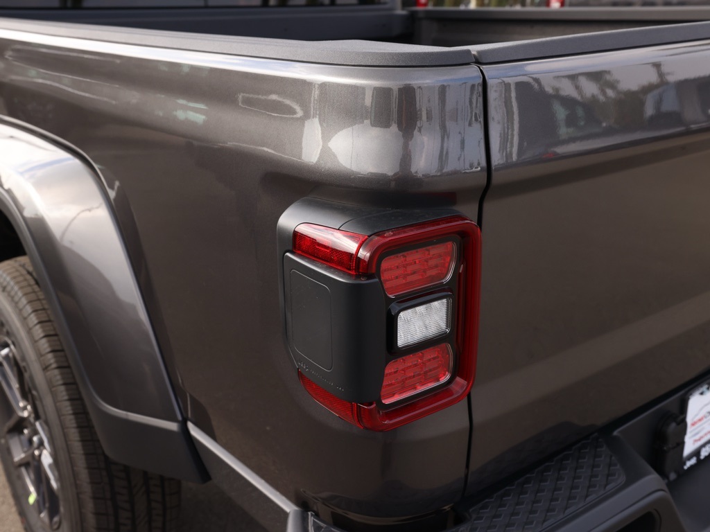 New 2026 Granite Crystal Metallic Clear-Coat Exterior Paint Jeep Sport S image 6