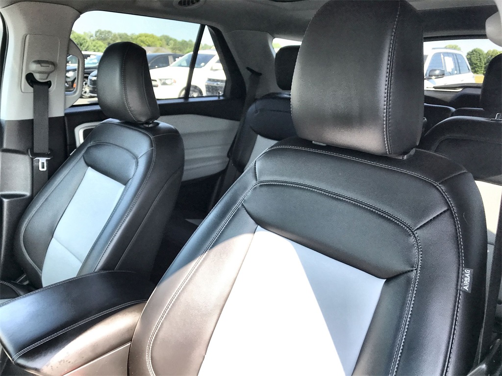 2022 Ford Explorer XLT photo 11