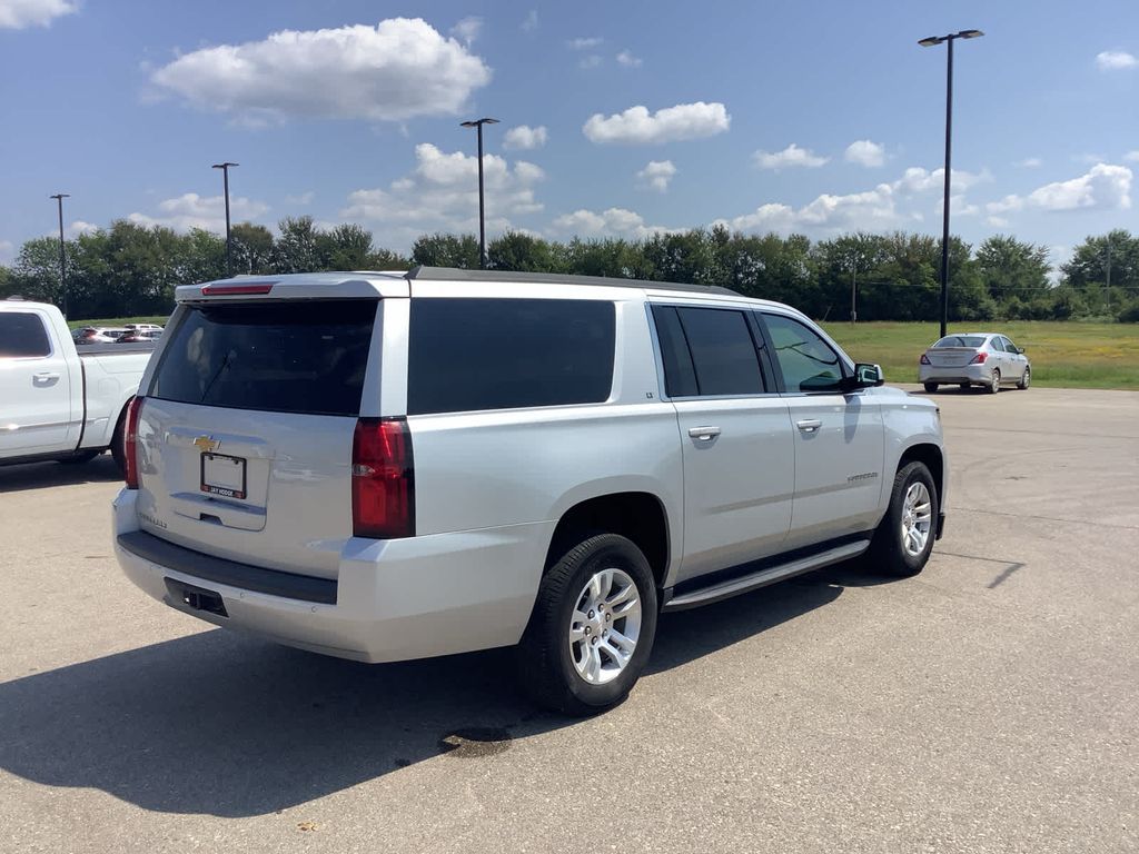 2019 Chevrolet Suburban LT photo 7