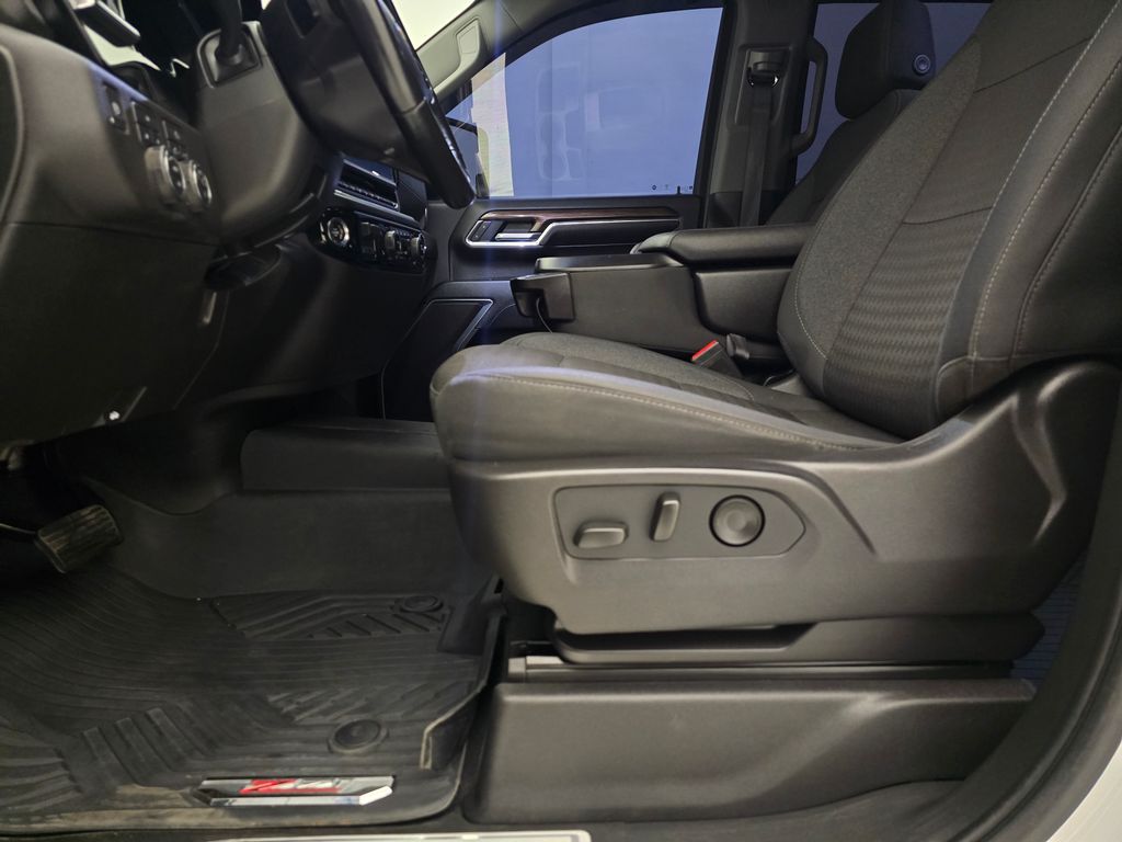 2024 Chevrolet Silverado 2500HD LT photo 3