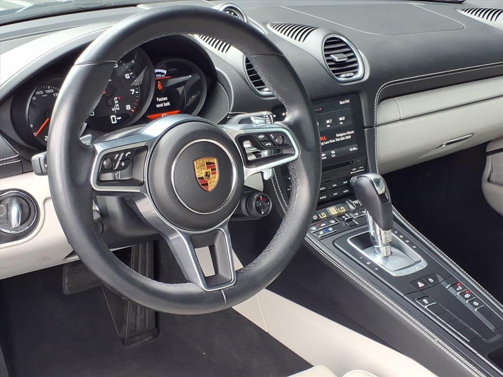 2022 Porsche Cayman T photo 4