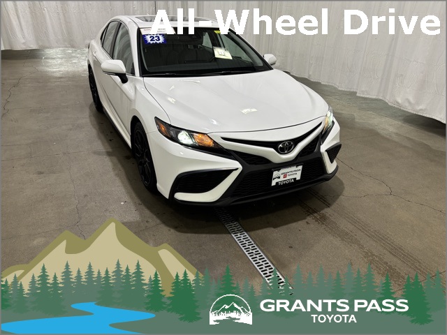 2023 Toyota Camry SE's photo