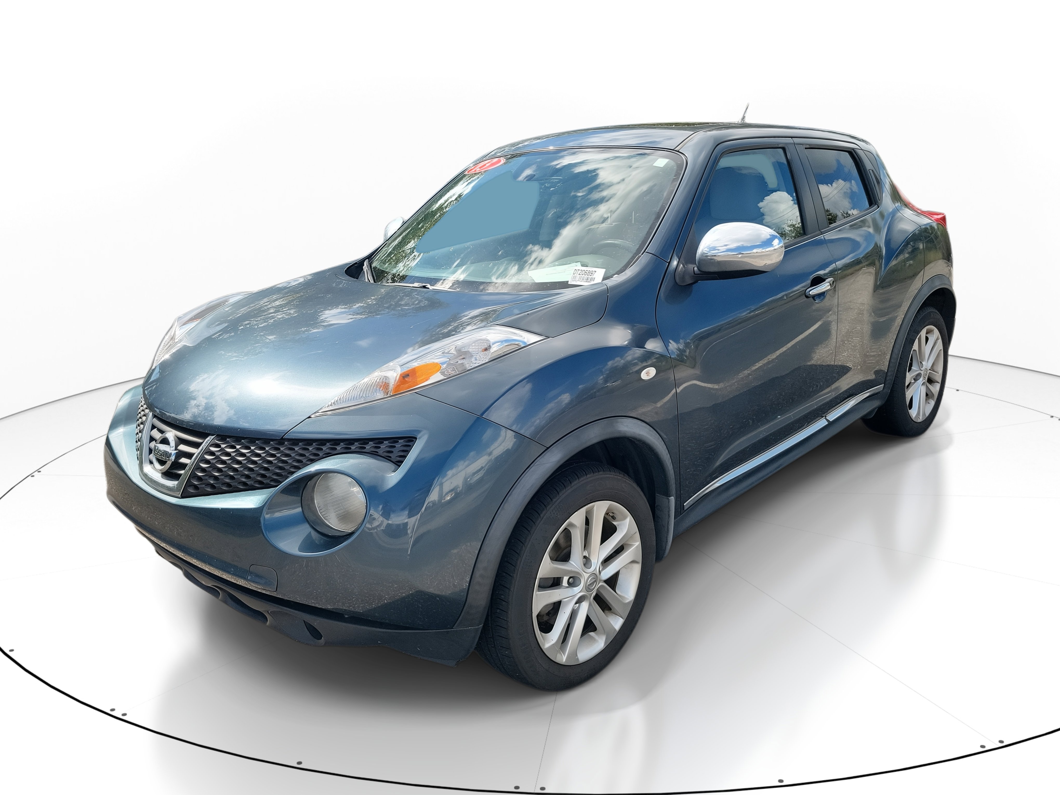 2013 Nissan Juke SV photo 3
