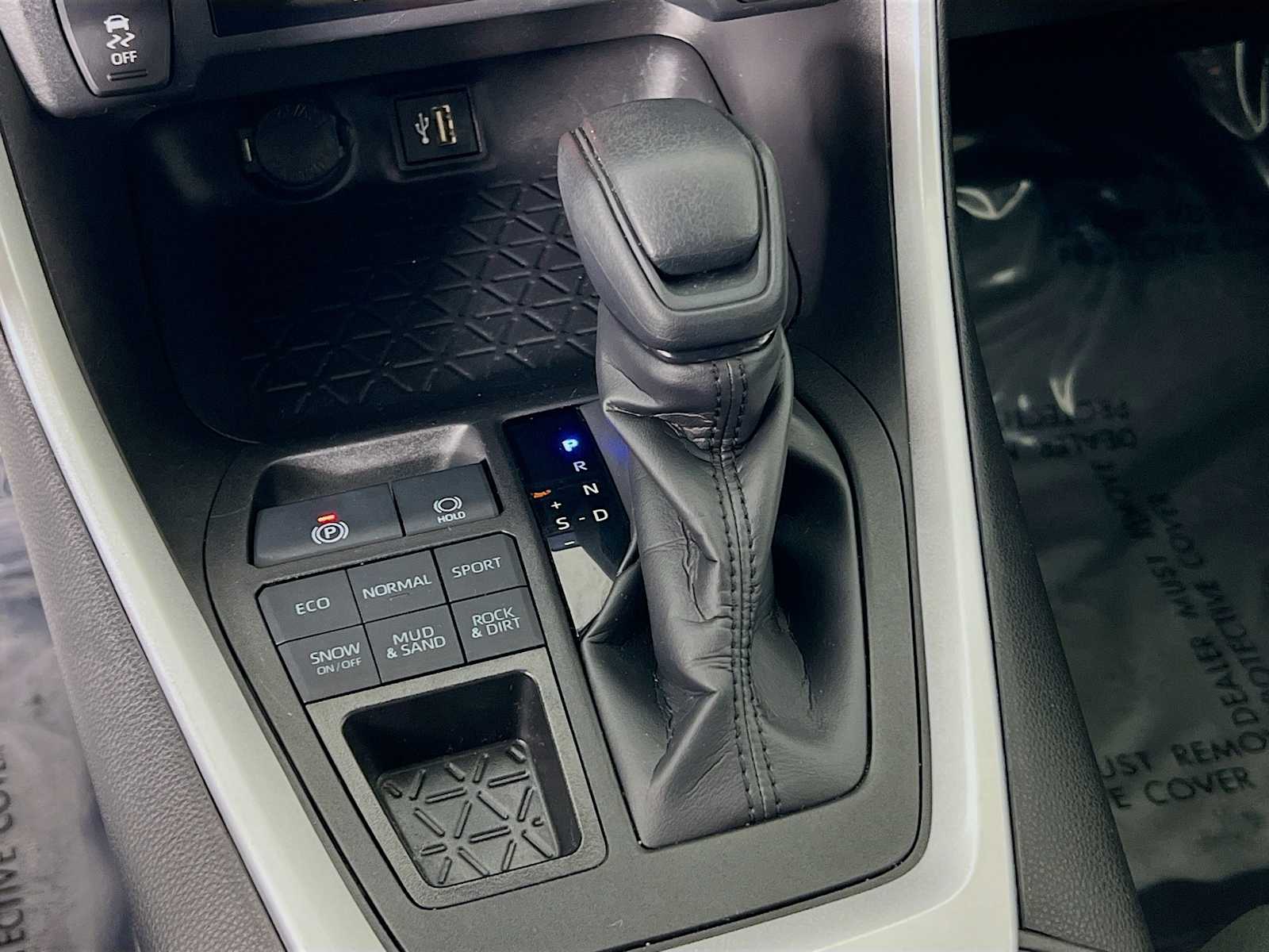 2023 Toyota RAV4 LE photo 14