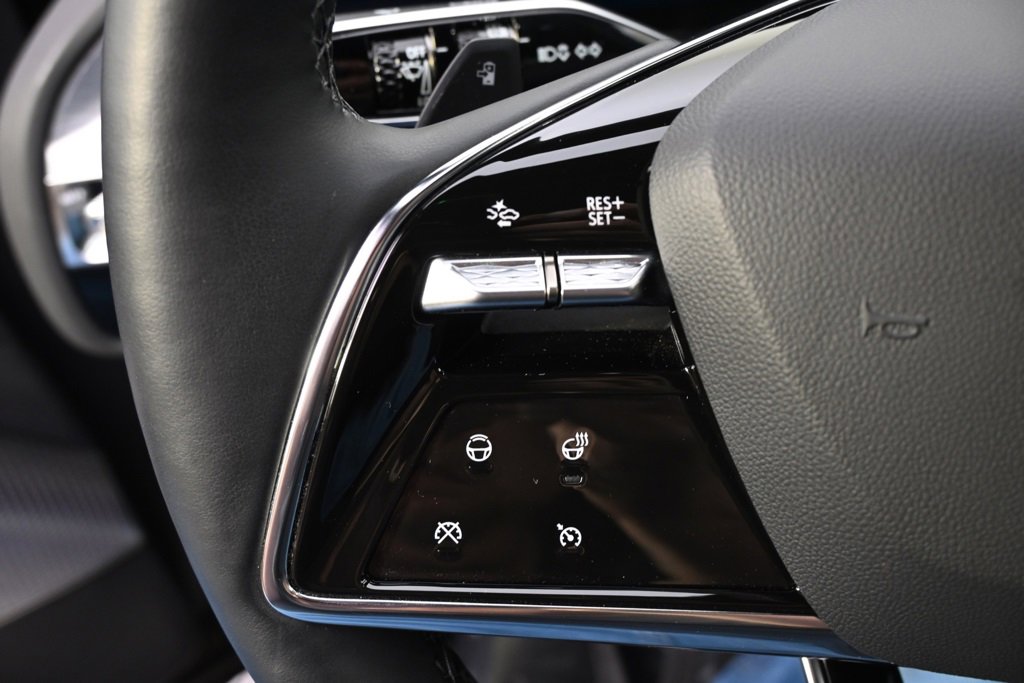 2025 Cadillac Lyriq Luxury photo 29