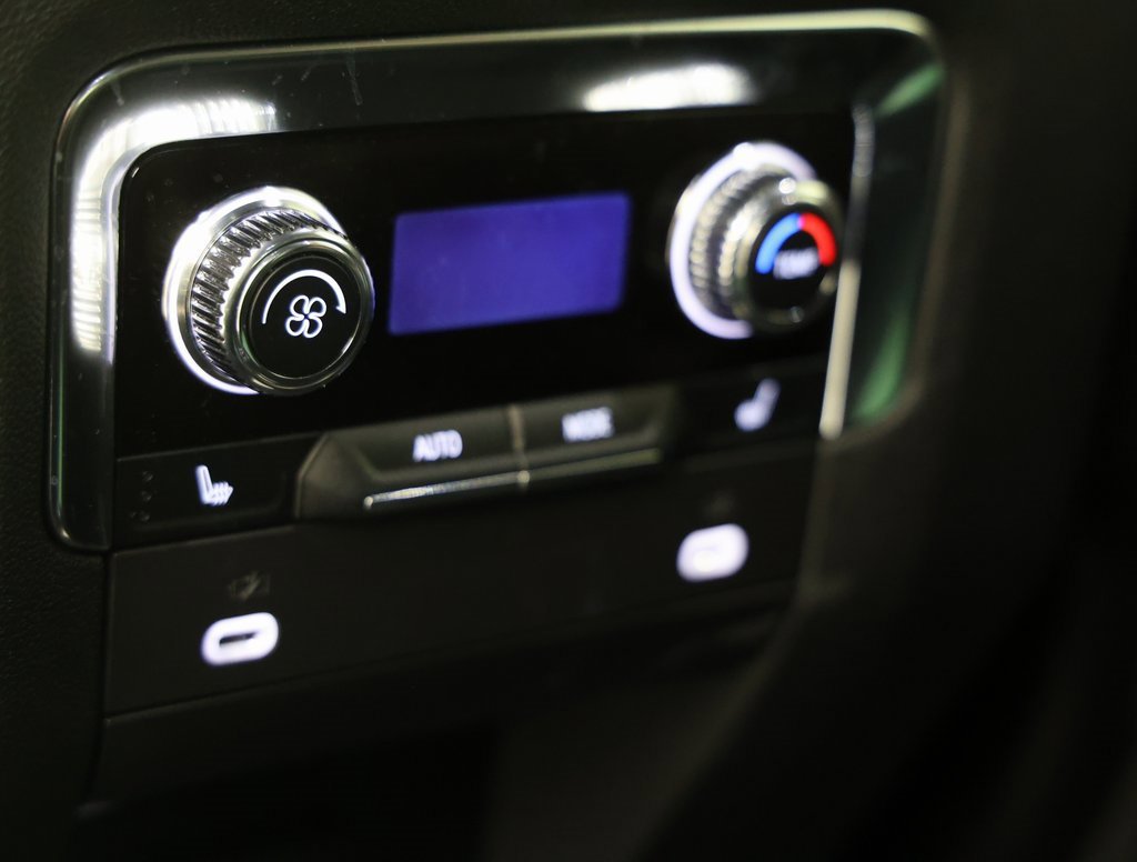 2024 Gmc Yukon AT4 photo 3