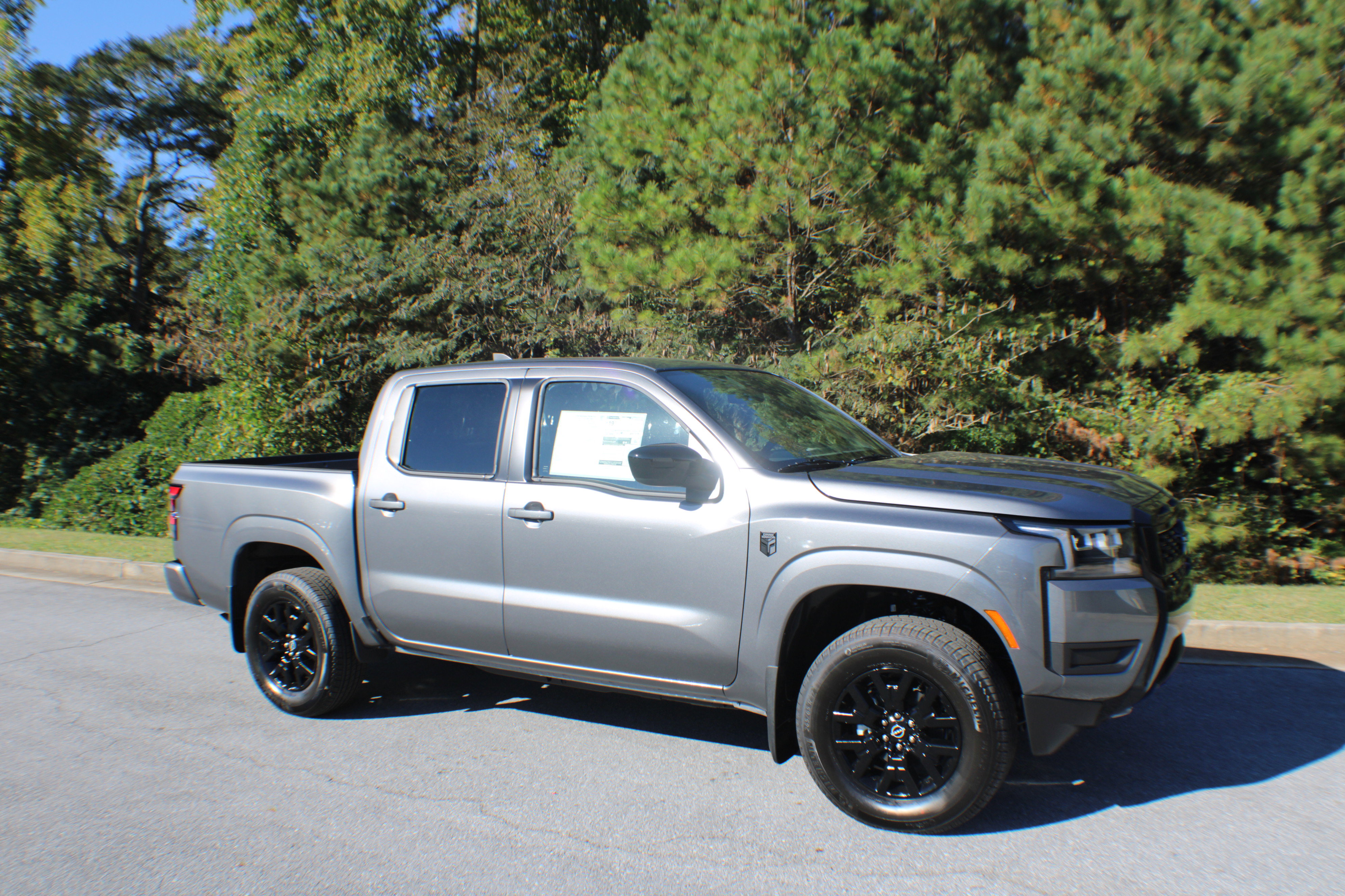 2026 Nissan Frontier SV's photo