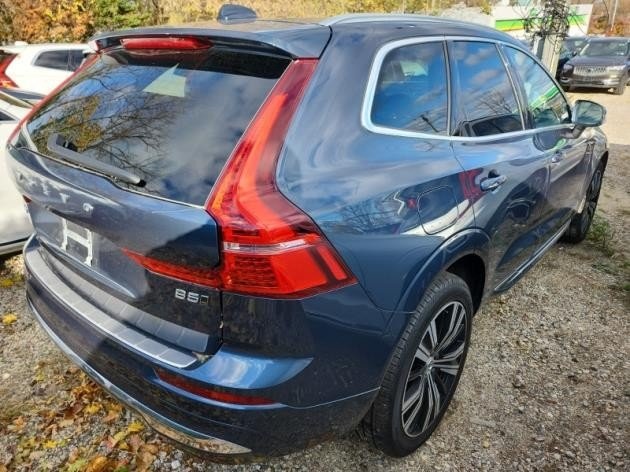 2023 Volvo XC60 B5 Plus photo 3