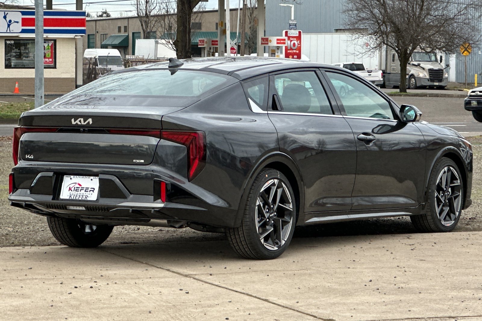 2025 Kia K4 GT-Line photo 3