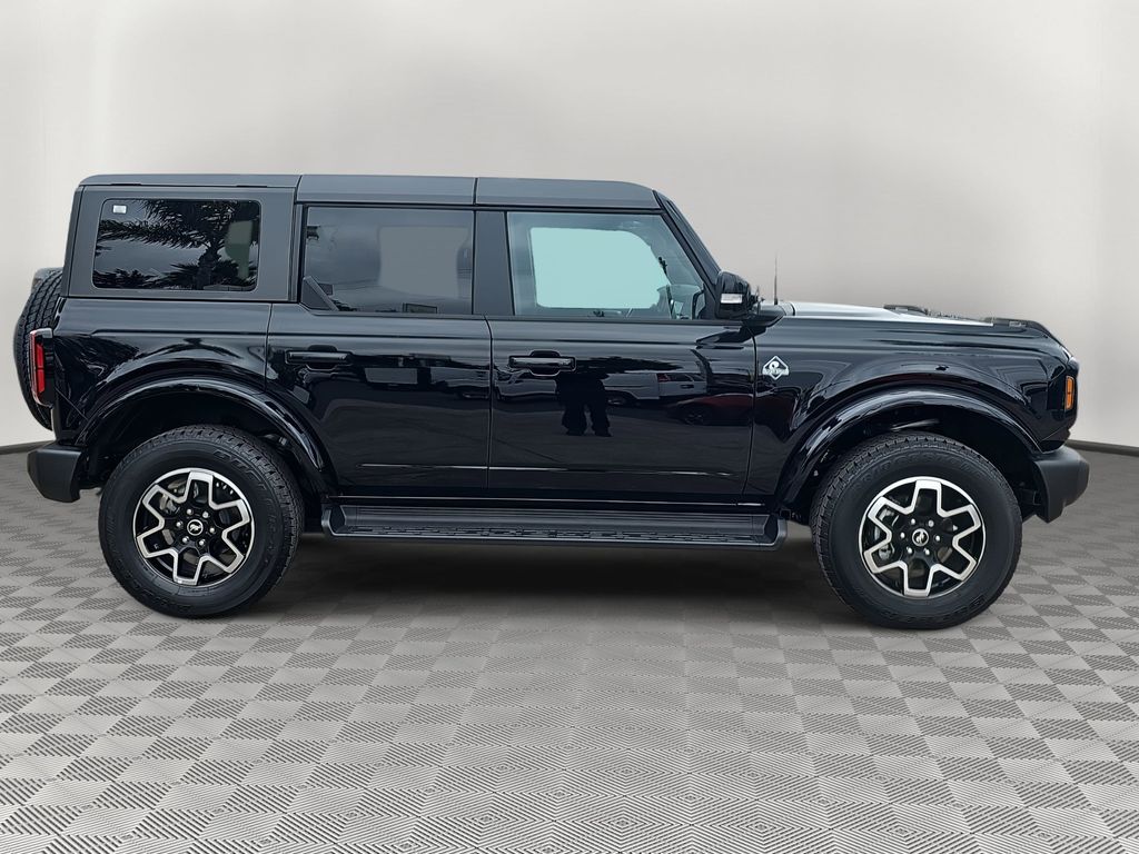 2025 Ford Bronco Outer Banks photo 2