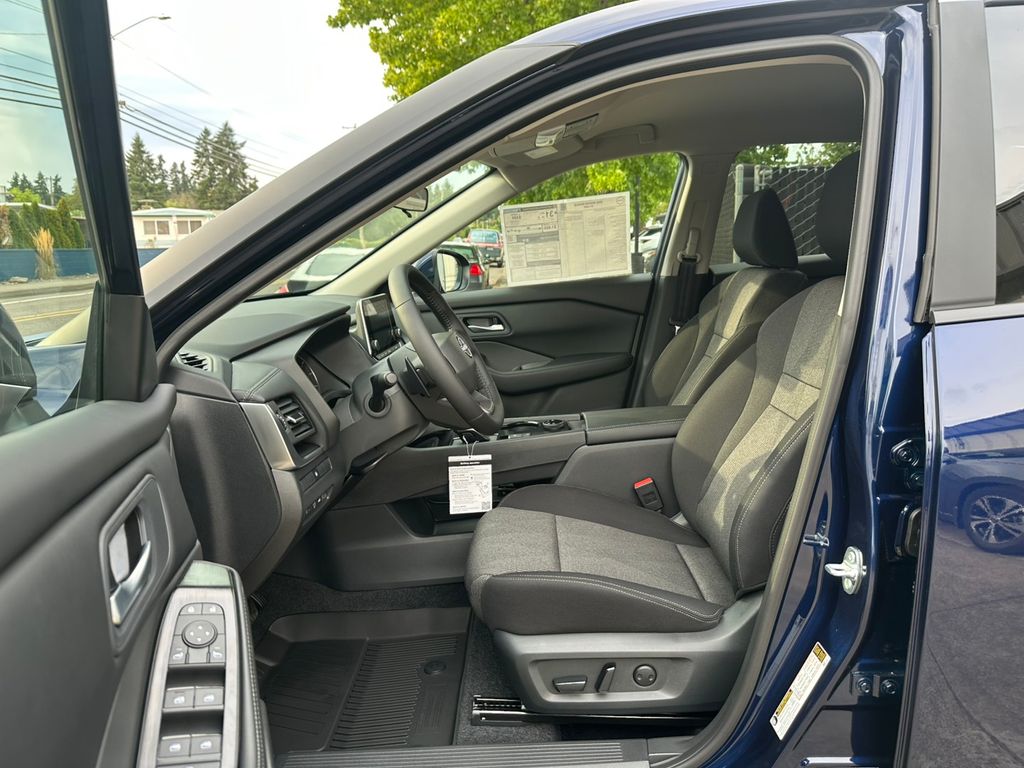 2026 Nissan Rogue SV photo 13