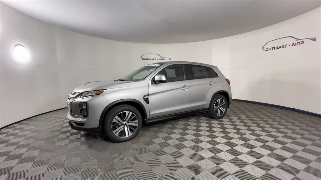 2025 Mitsubishi Outlander Sport ES photo 4
