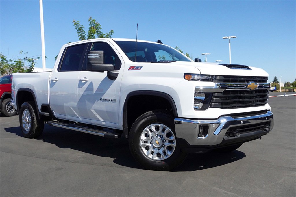 2025 Chevrolet Silverado 2500HD LT photo 2