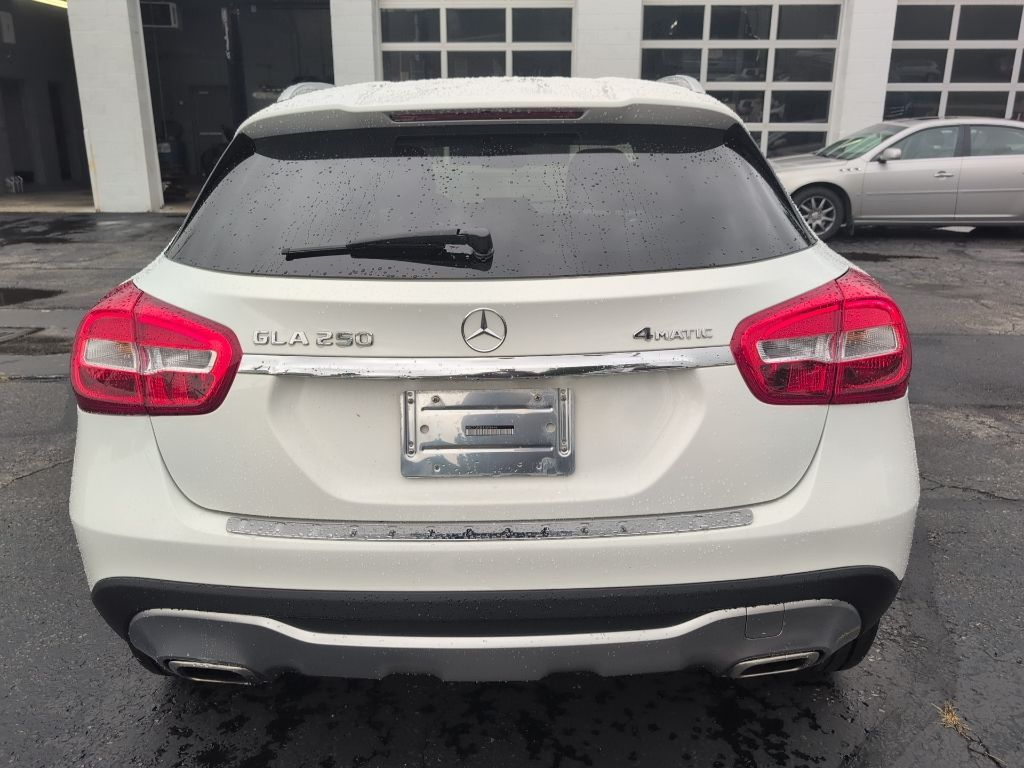 2018 Mercedes Benz GLA 250 4MATIC photo 4