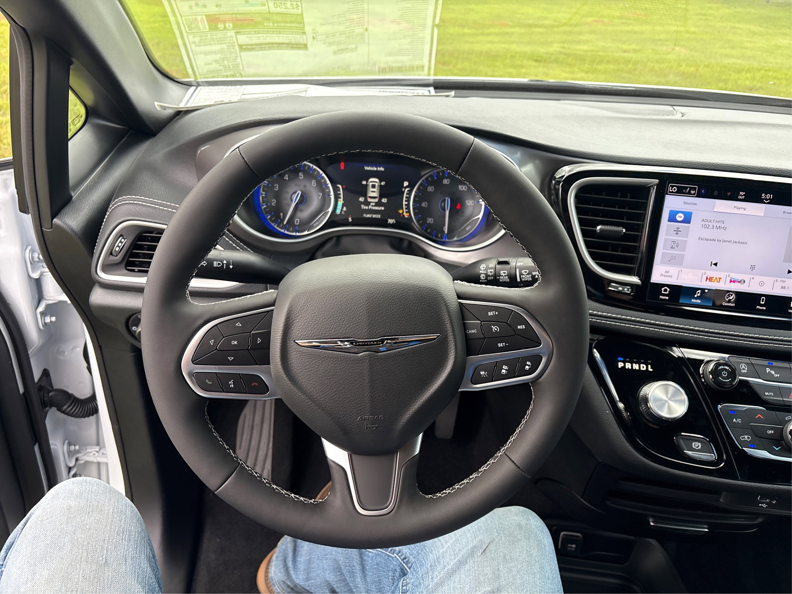 2026 Chrysler Pacifica photo 12