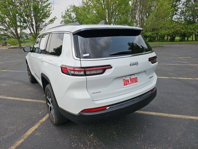 2024 Jeep Grand Cherokee Limited photo 3