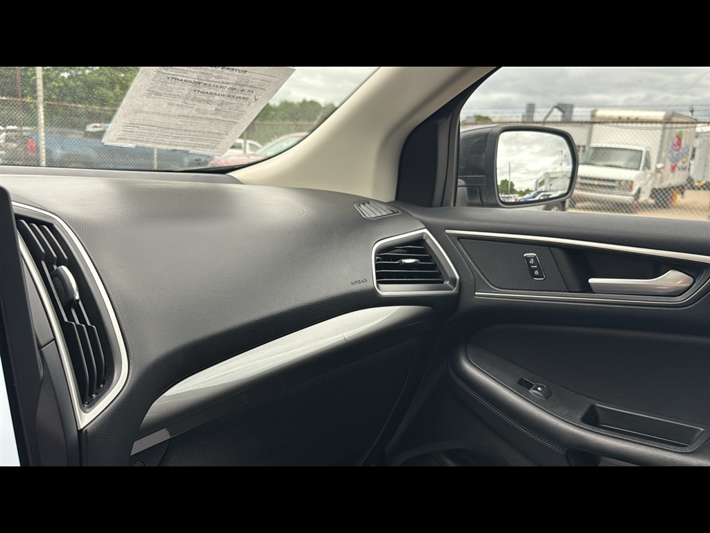 2023 Ford Edge SEL photo 16