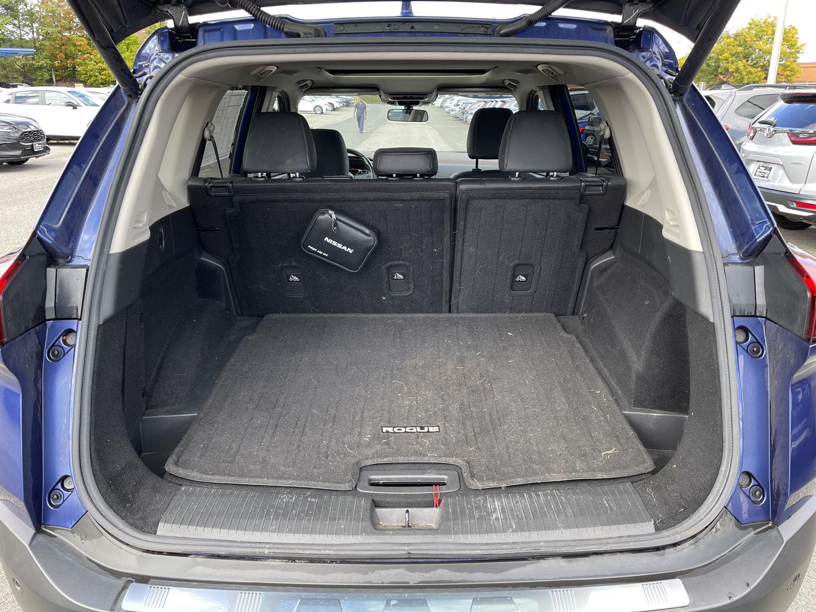 2021 Nissan Rogue SV photo 16