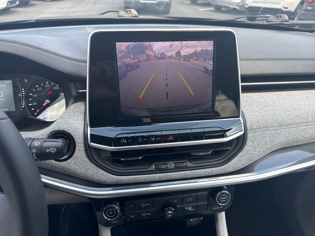 2022 Jeep Compass Latitude photo 17