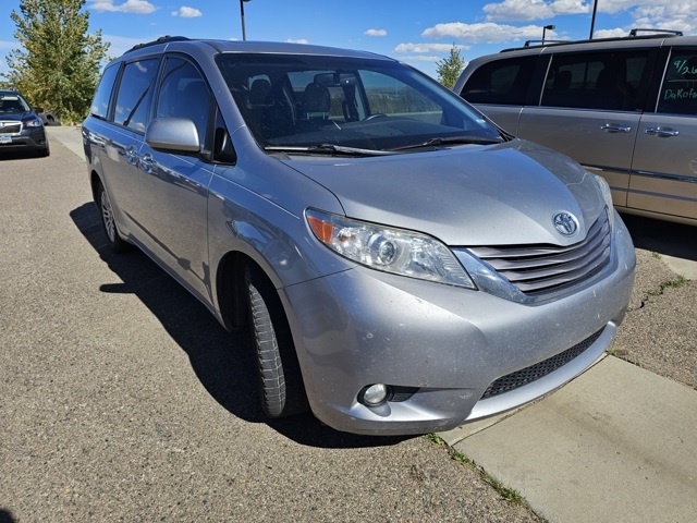 2017 Toyota Sienna XLE Premium photo 3