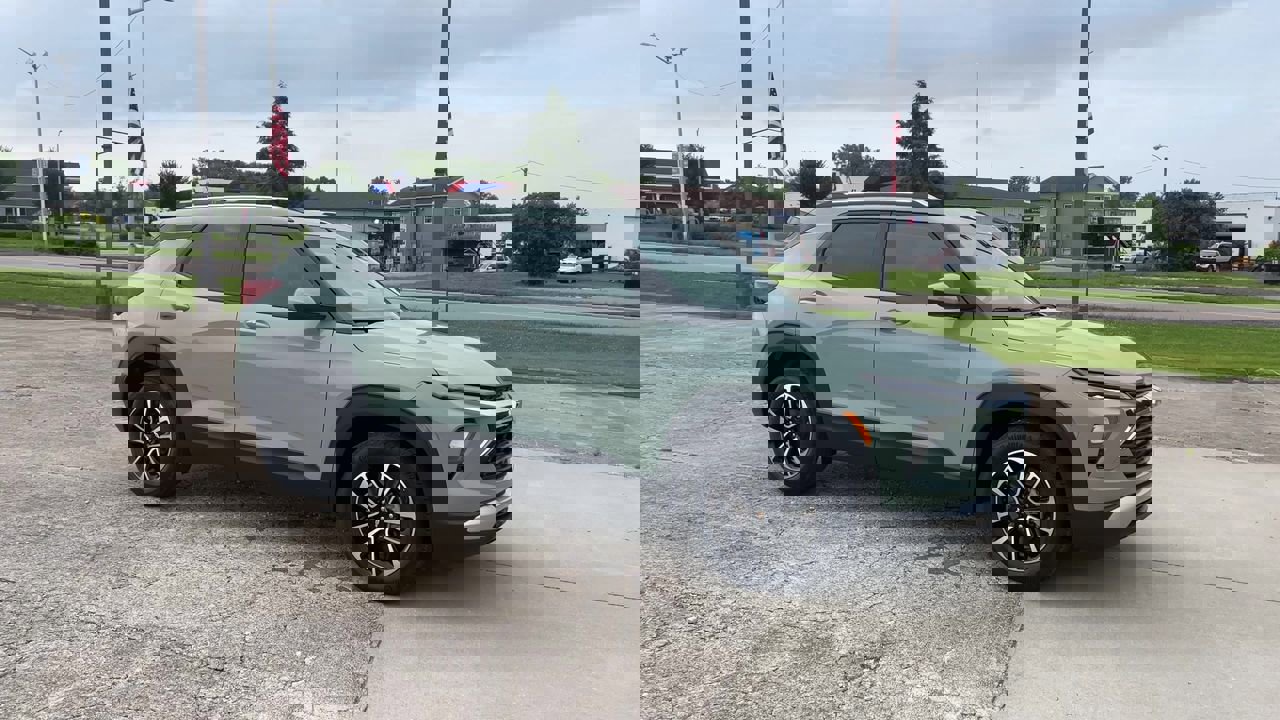 2026 Chevrolet Trailblazer LT photo 2