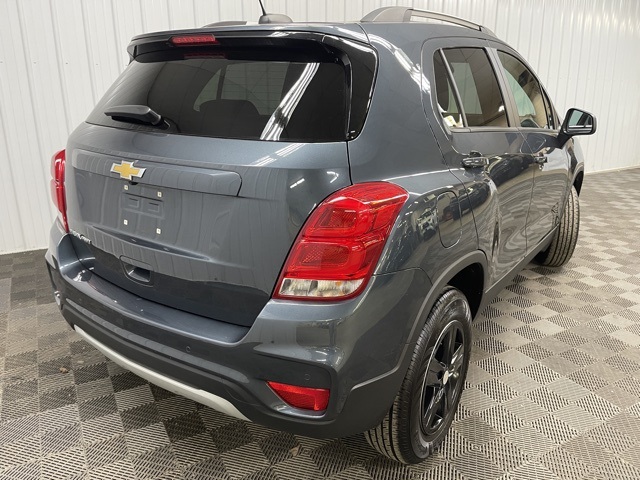 2022 Chevrolet Trax LT photo 2