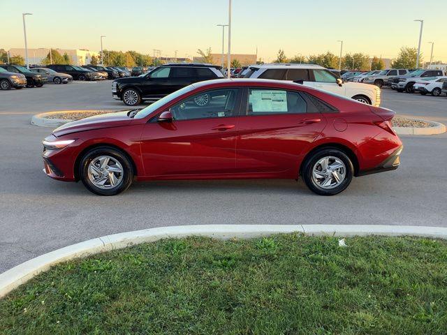 2025 Hyundai Elantra SE's photo