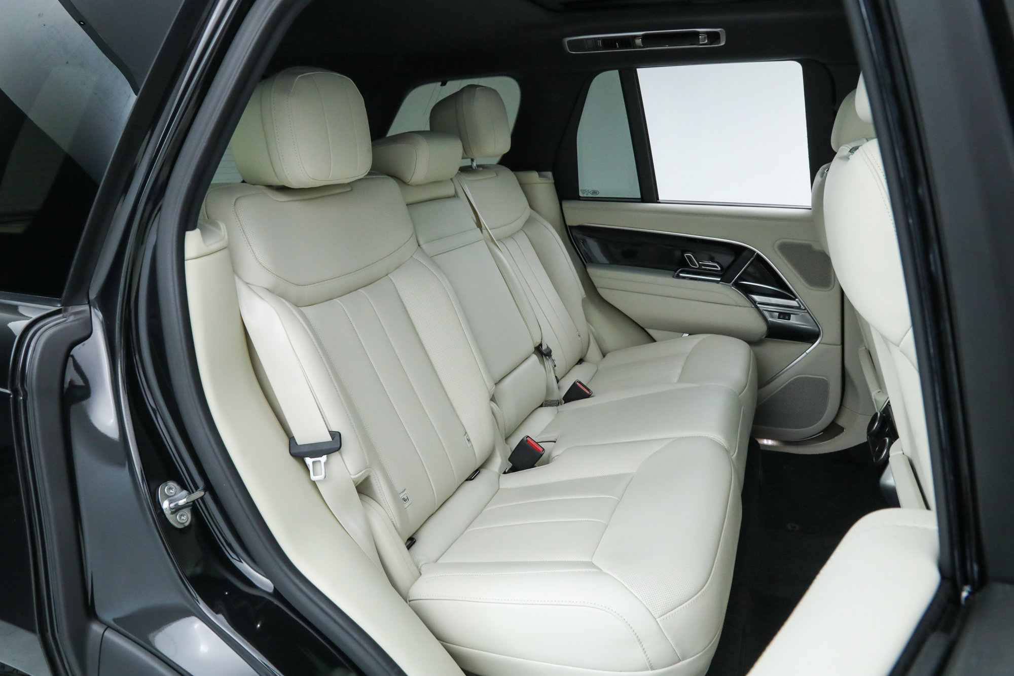 2024 Land Rover Range Rover SE photo 25