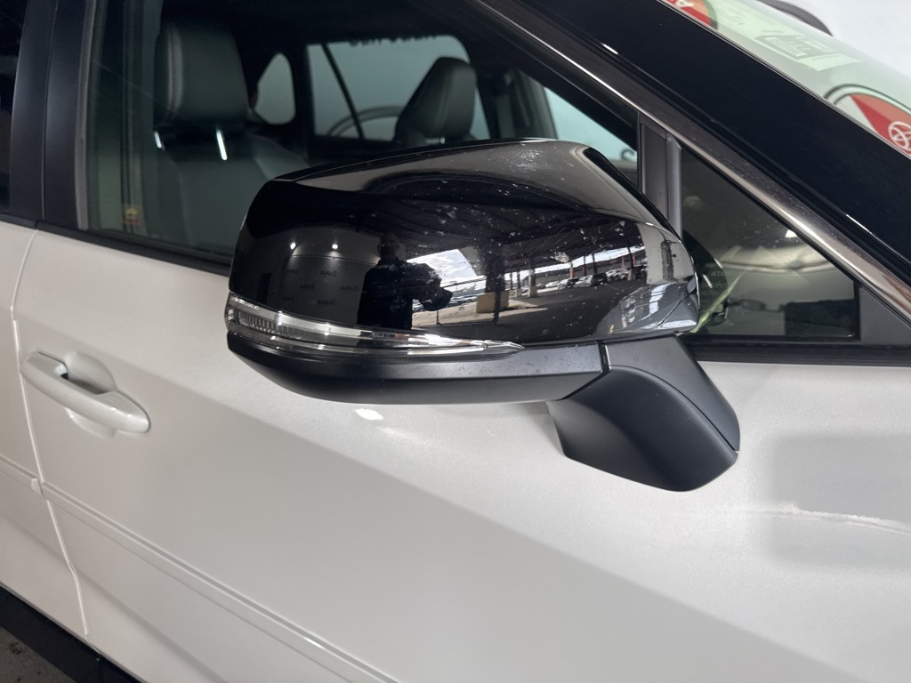 2025 Toyota RAV4 Hybrid XSE photo 9