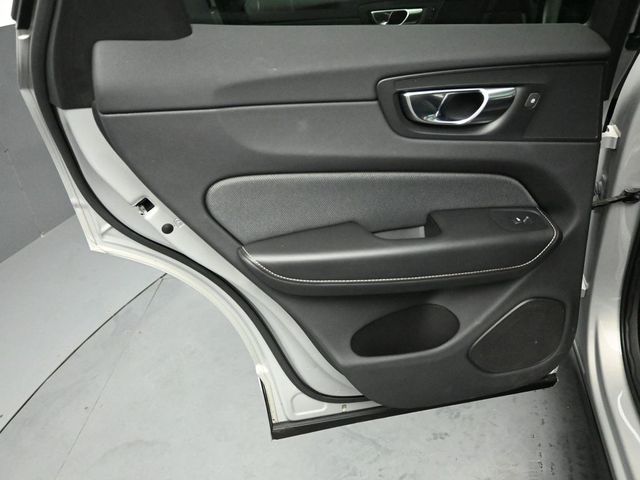 2022 VOLVO XC60 - Image 24