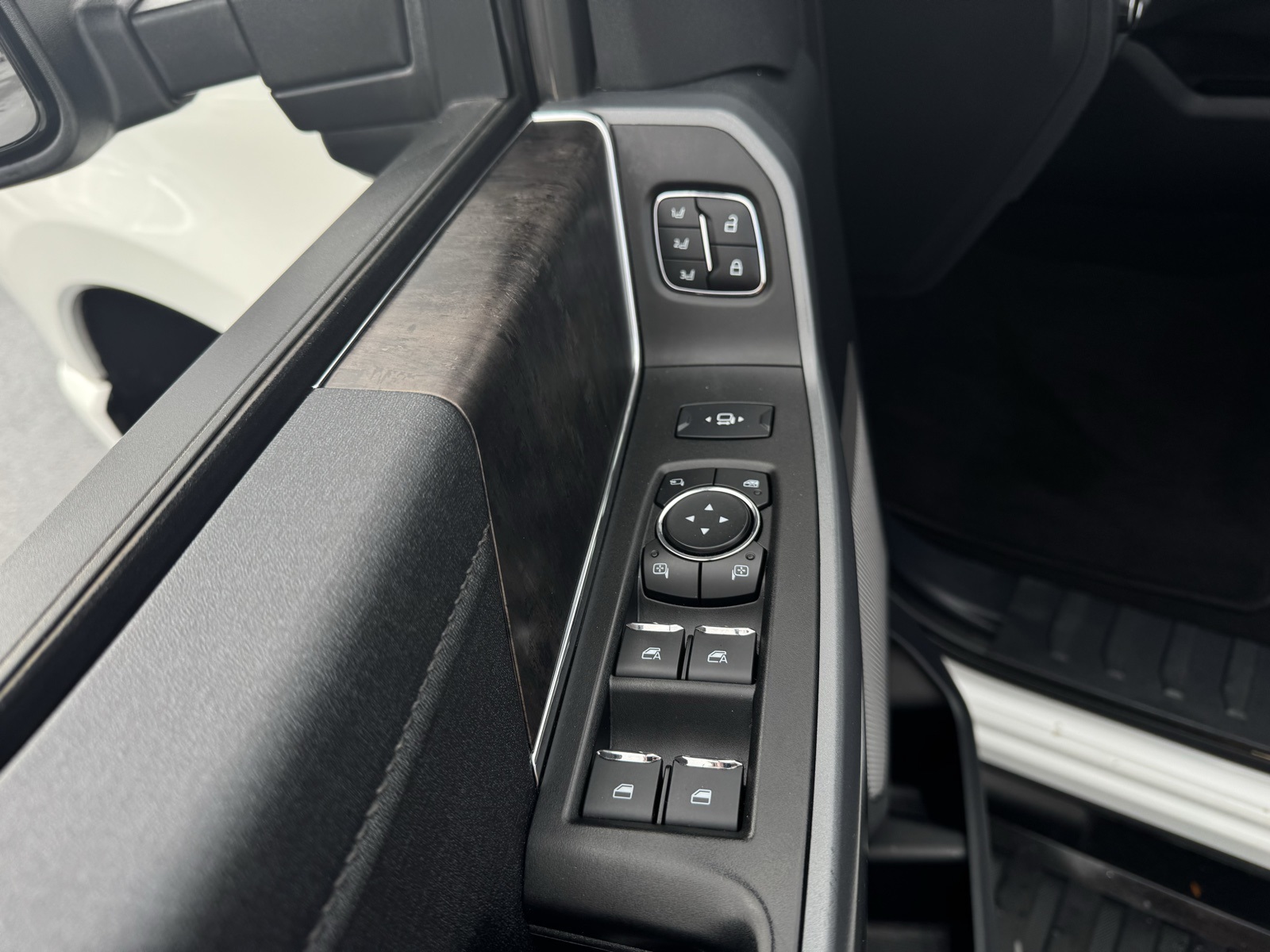 2024 Ford F-350 photo 12
