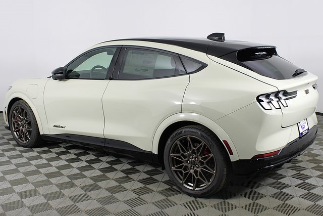 2025 Ford Mustang Mach-E GT photo 4