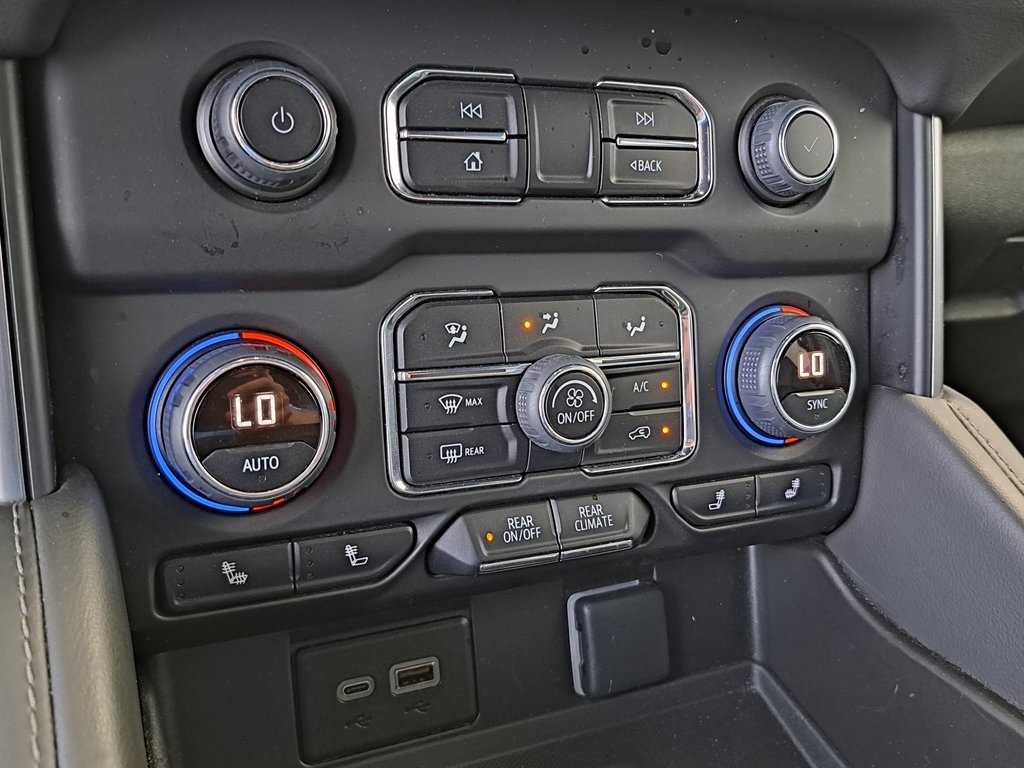 2023 Chevrolet Suburban LT photo 18