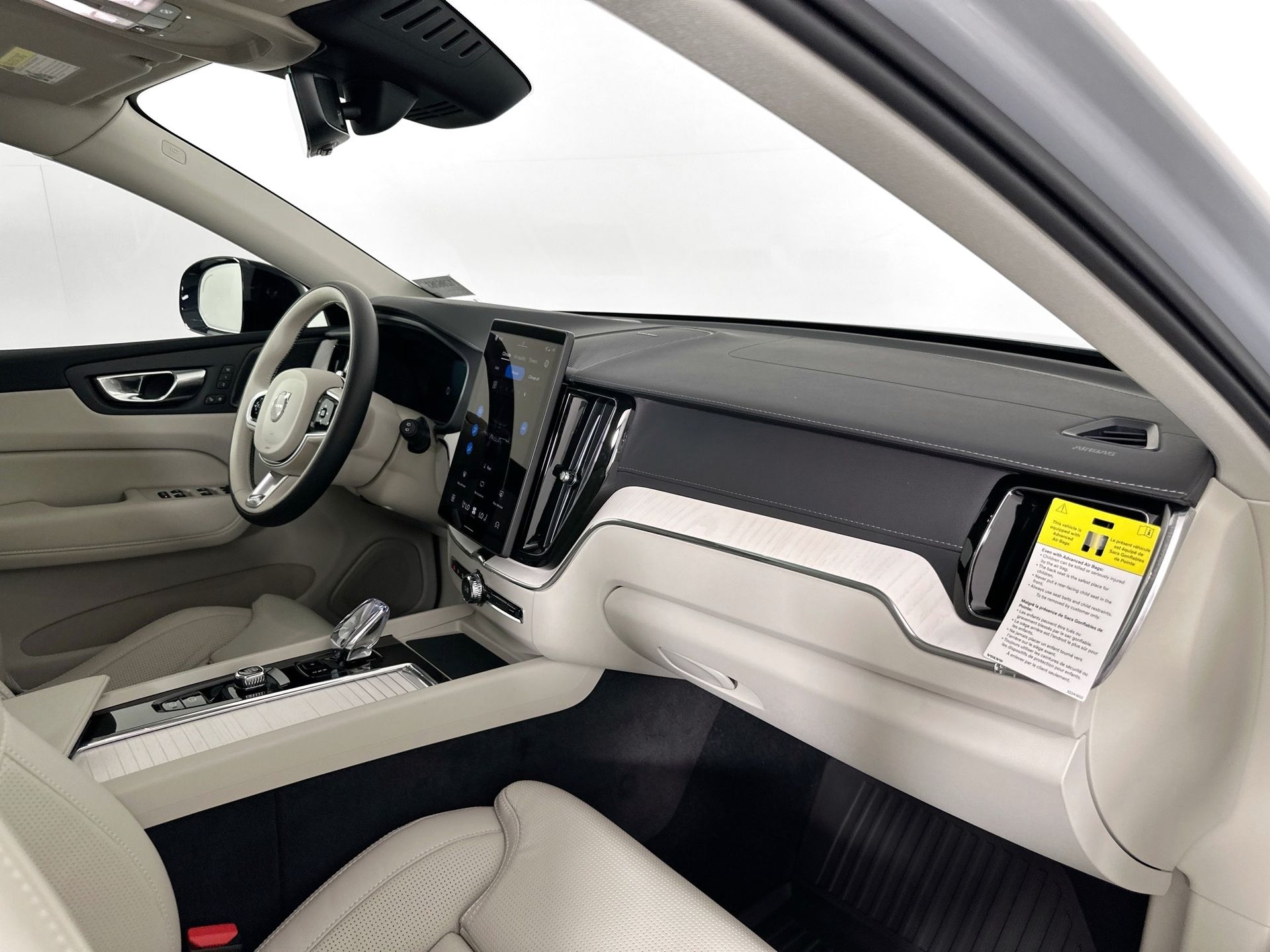 2026 Volvo XC60 B5 photo 25