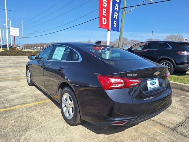 2022 Chevrolet Malibu photo 3
