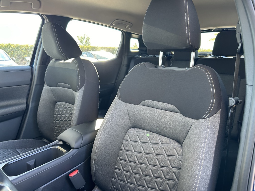2025 Nissan Kicks SV photo 21