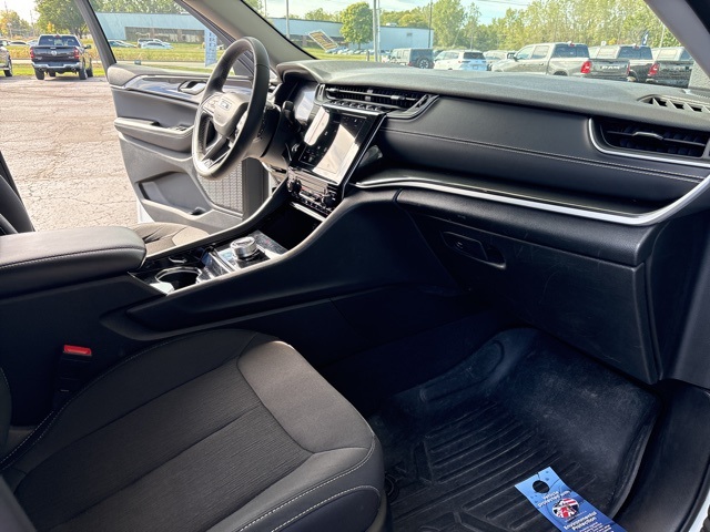2023 Jeep Grand Cherokee Laredo photo 18