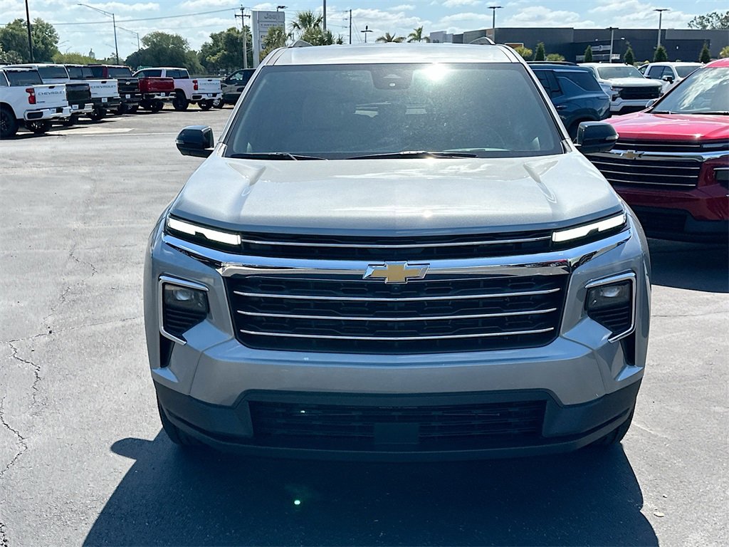 2025 Chevrolet Traverse photo 2
